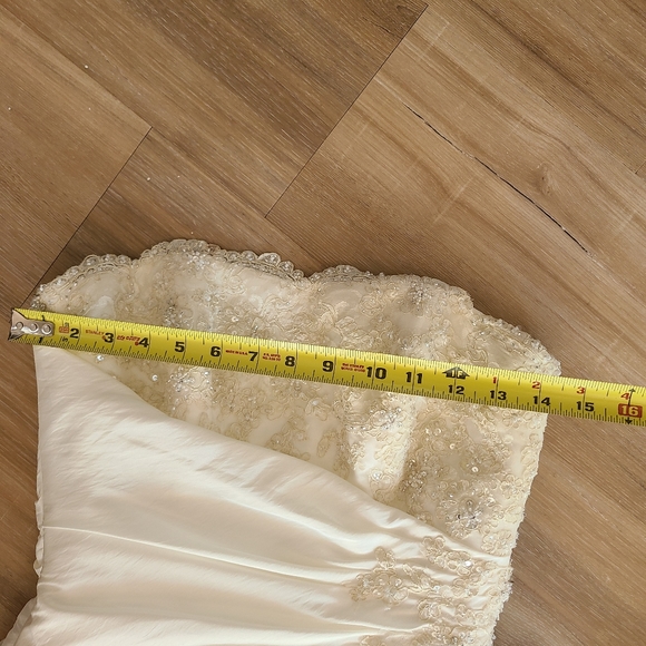 Maggie Sottero Ivory Wedding Dress J1152 size 6 - Picture 7 of 16